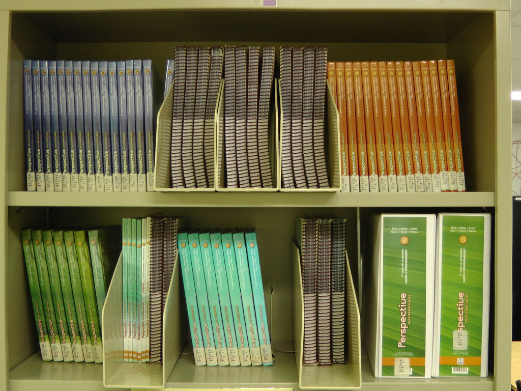 Manuels de l'étagère 5, 1re et 2e tablette