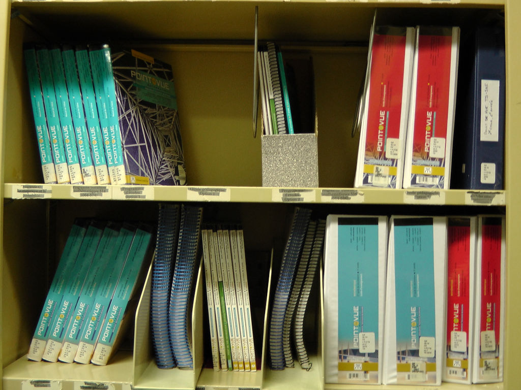 Manuels de l'étagère 6, 2e et 3e tablette