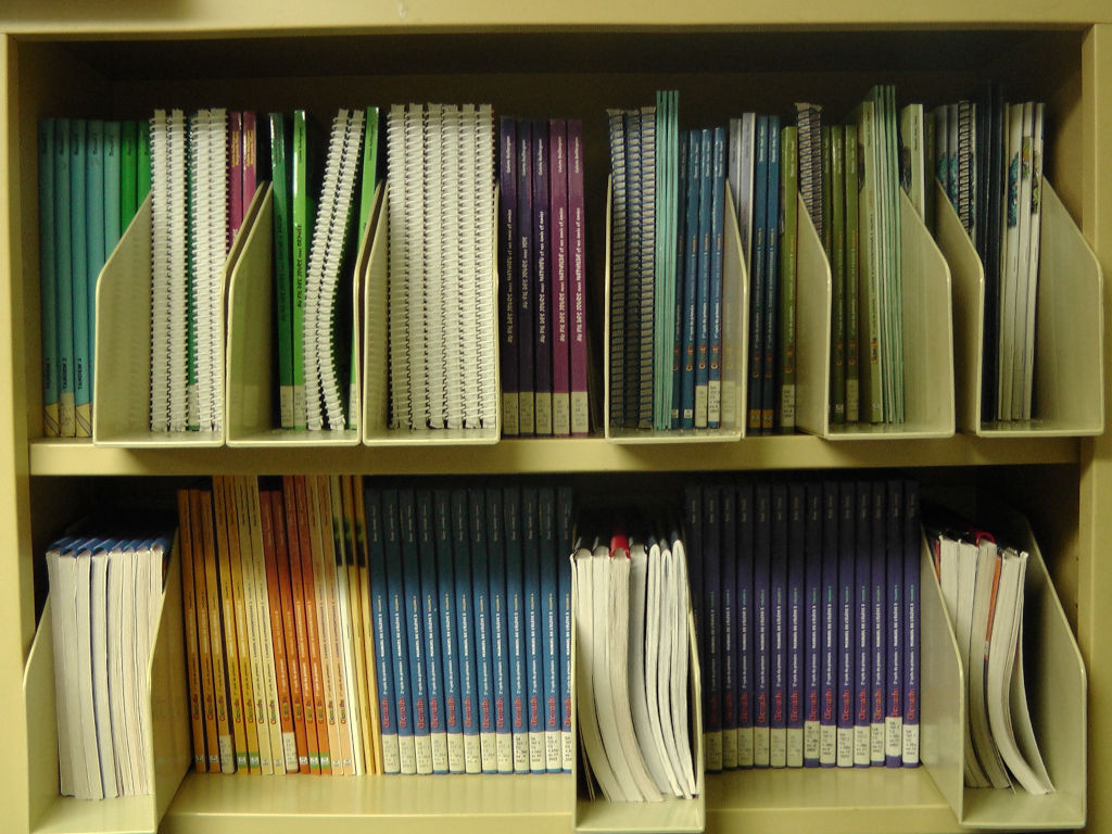 Manuels de l'étagère 9, 1re et 2e tablette