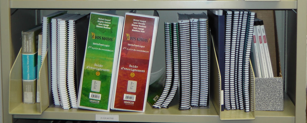 Manuels en réserve, étagère 16, tablette 4