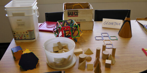 Matériel de géométrie : solides en bois, polydron, cône en bois