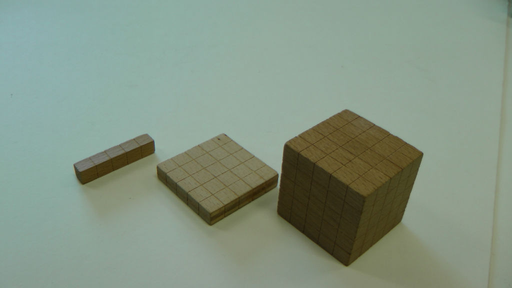 1 réglette, 1 plaquette, 1 cube en base 5