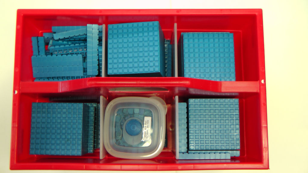 Ensemble de blocs base 10 en plastique opaque bleu