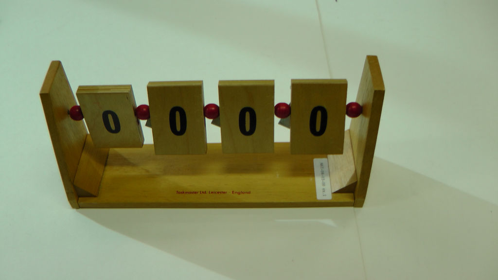 Compteur binaire en bois