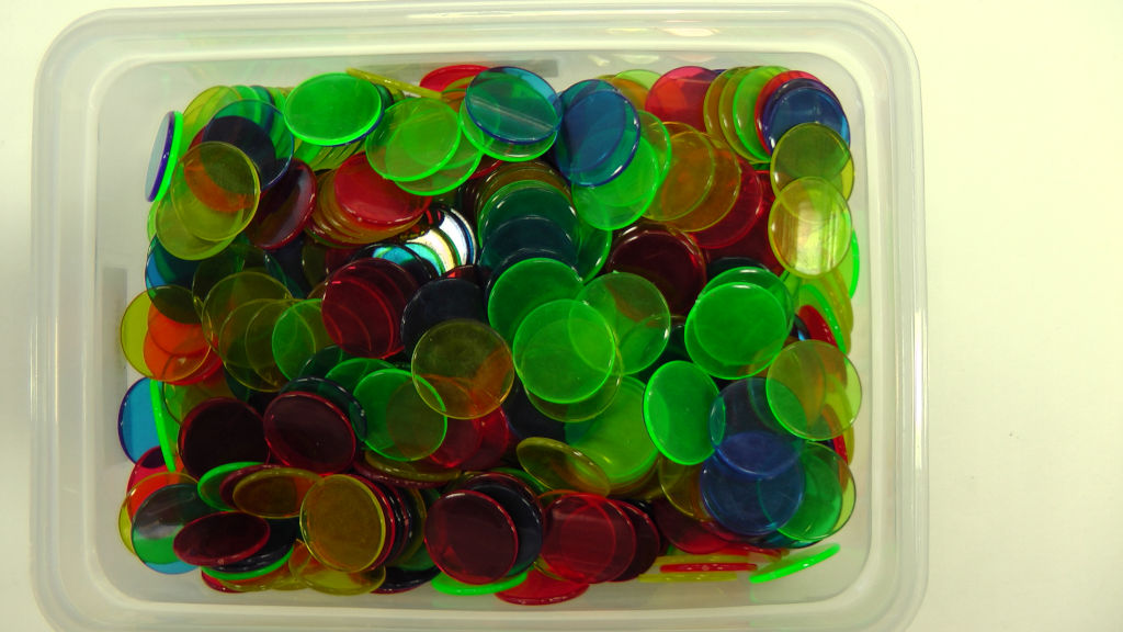Jetons (rouge, jaune, vert, bleu)